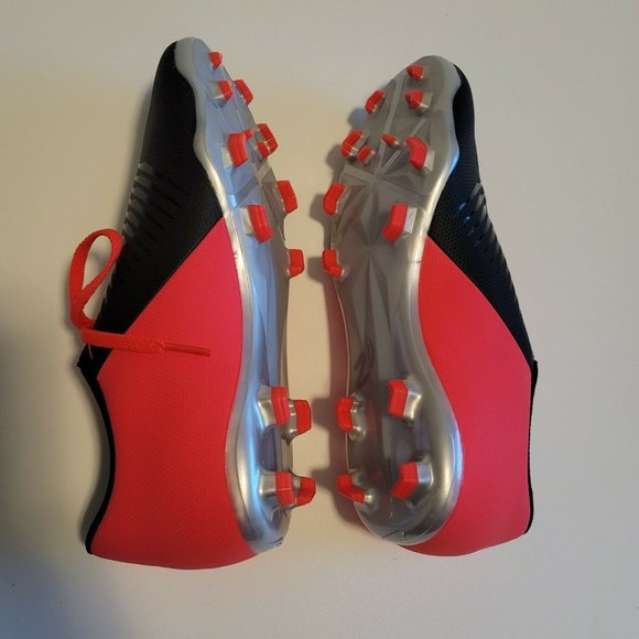 Nike Phantom Soccer Cleats - Picture 5 of 9